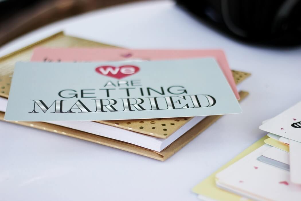 Selbstgebastelte Einladungskarten zur Hochzeit